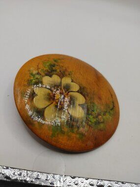 BROOCH/PIN  Floral Myrtle wood Alma Calicoquille, Oregon